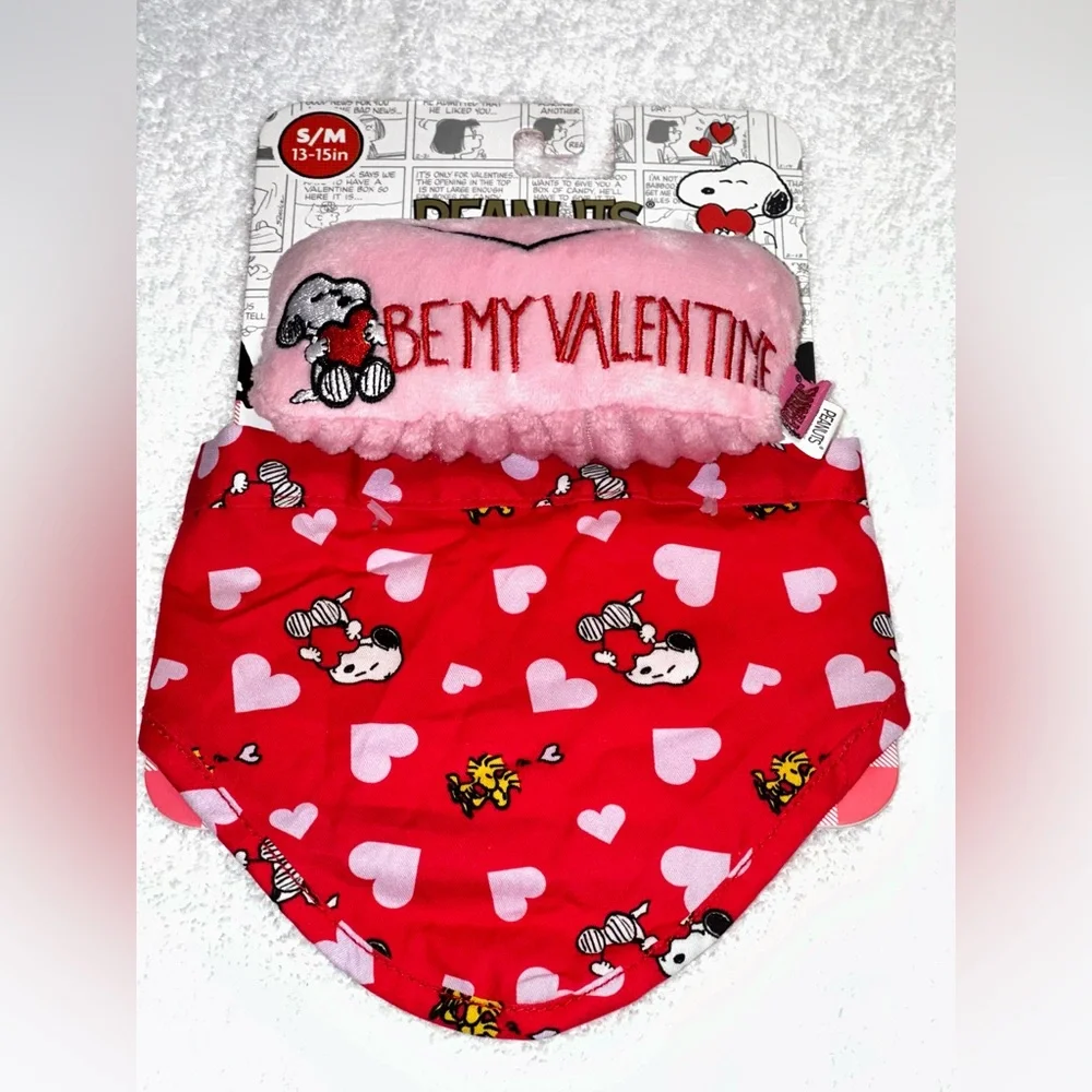 NWT Peanuts Valentine's Dog Bandana and Toy. Size S/M